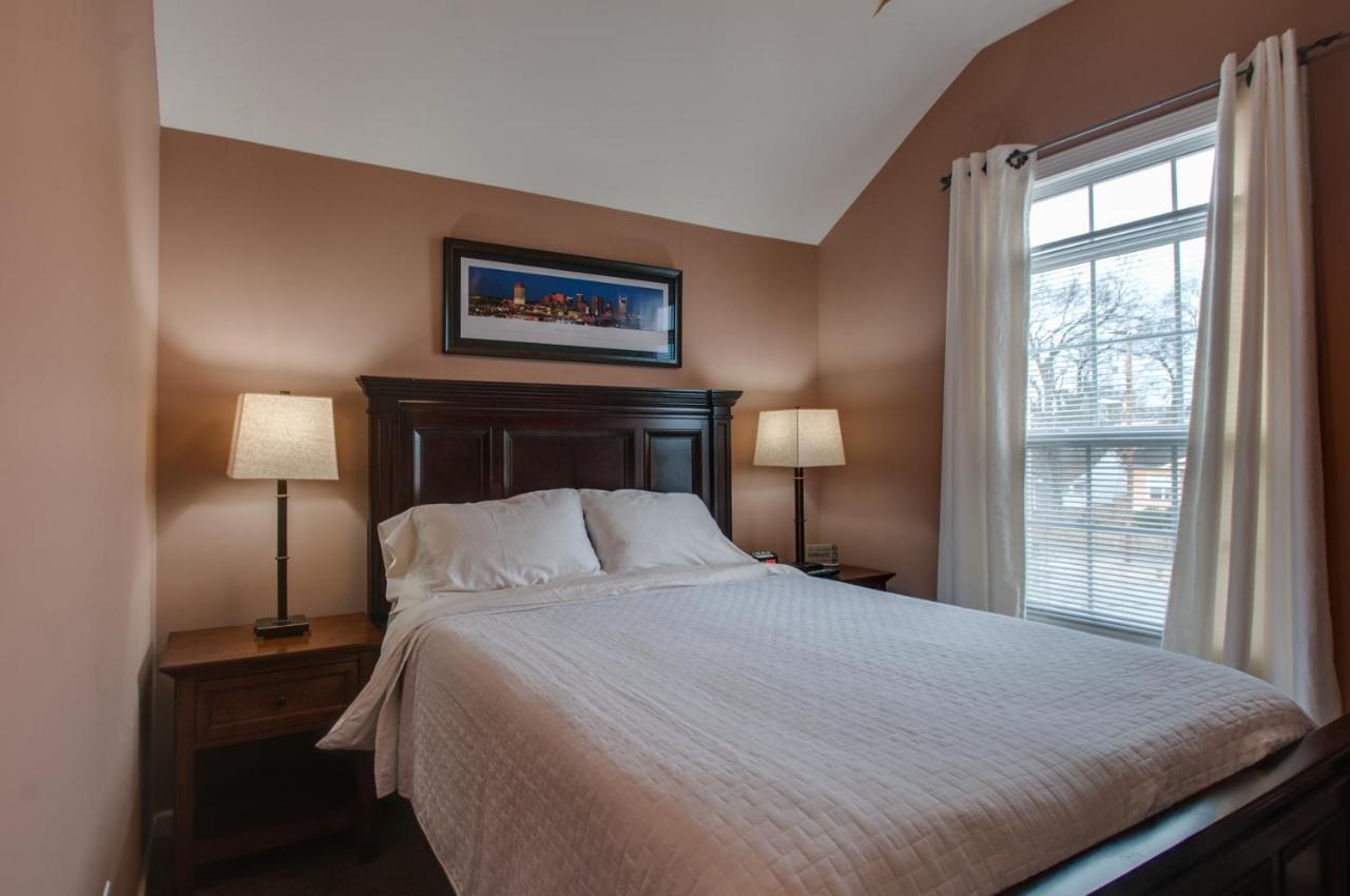 Vacation Home 5 Mins To Down Town 2 Bedrooms 2 Baths Garden Area Hot Tub Nashville Luaran gambar