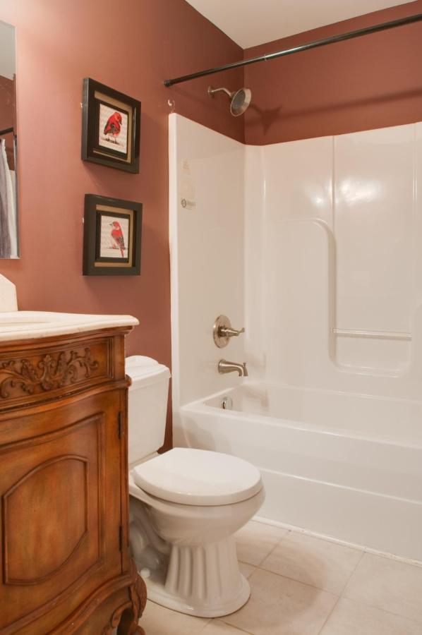 Vacation Home 5 Mins To Down Town 2 Bedrooms 2 Baths Garden Area Hot Tub Nashville Luaran gambar